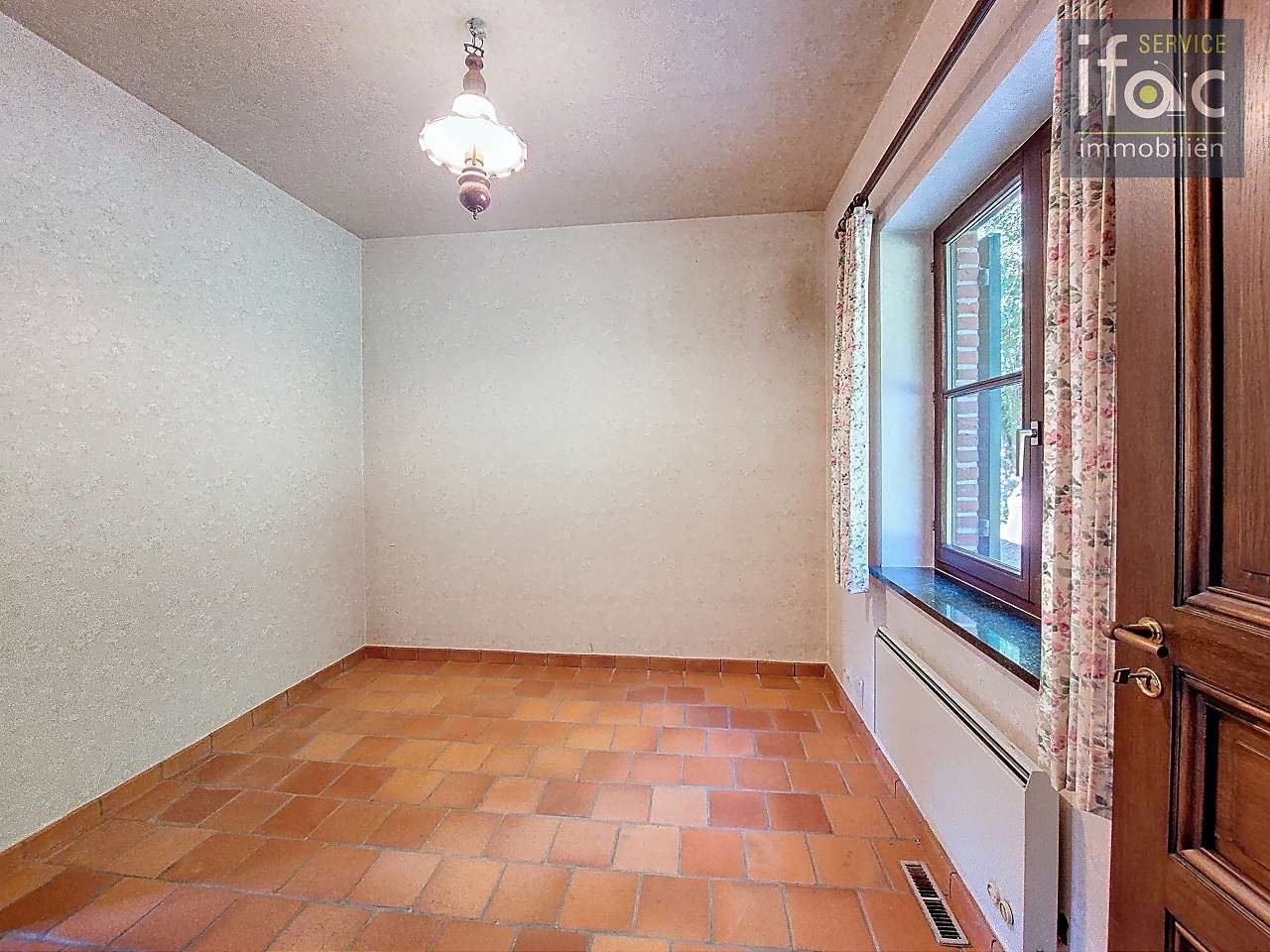 Idyllisch gelegen villa op ±33,40 are in hartje Eizer