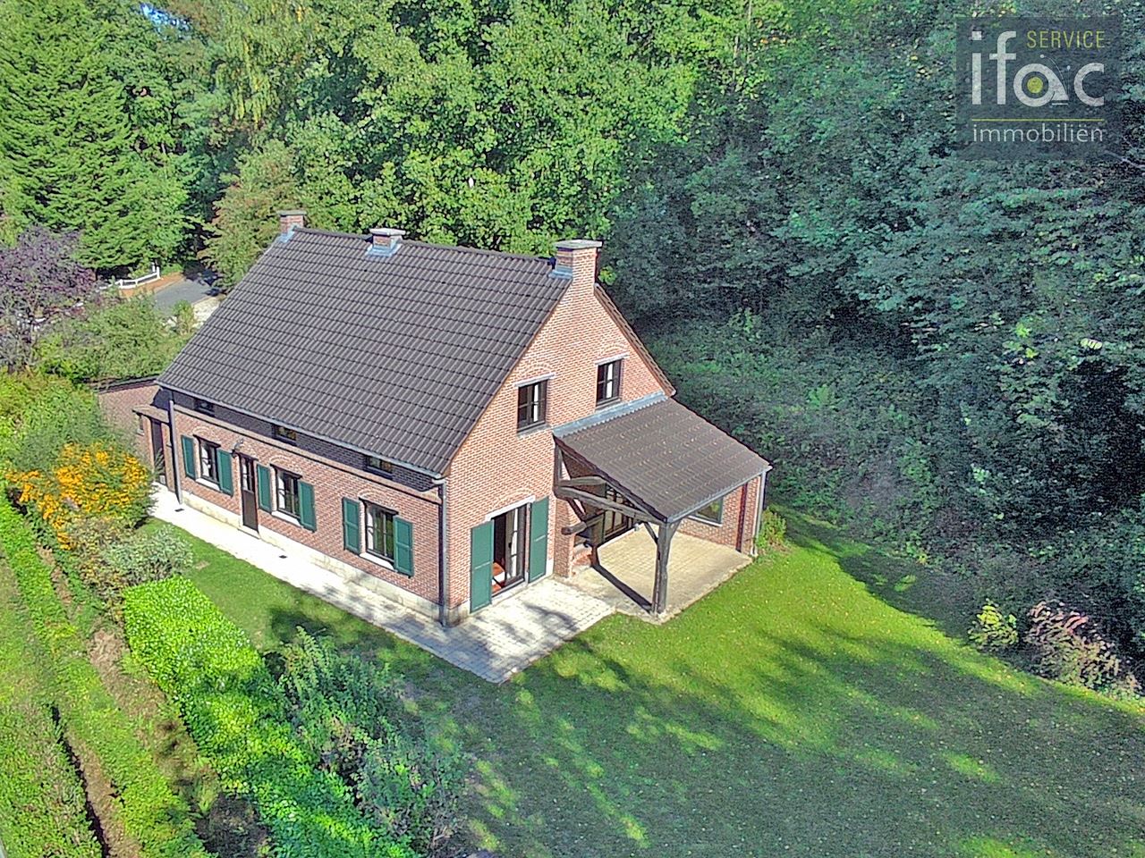 Idyllisch gelegen villa op ±33,40 are in hartje Eizer