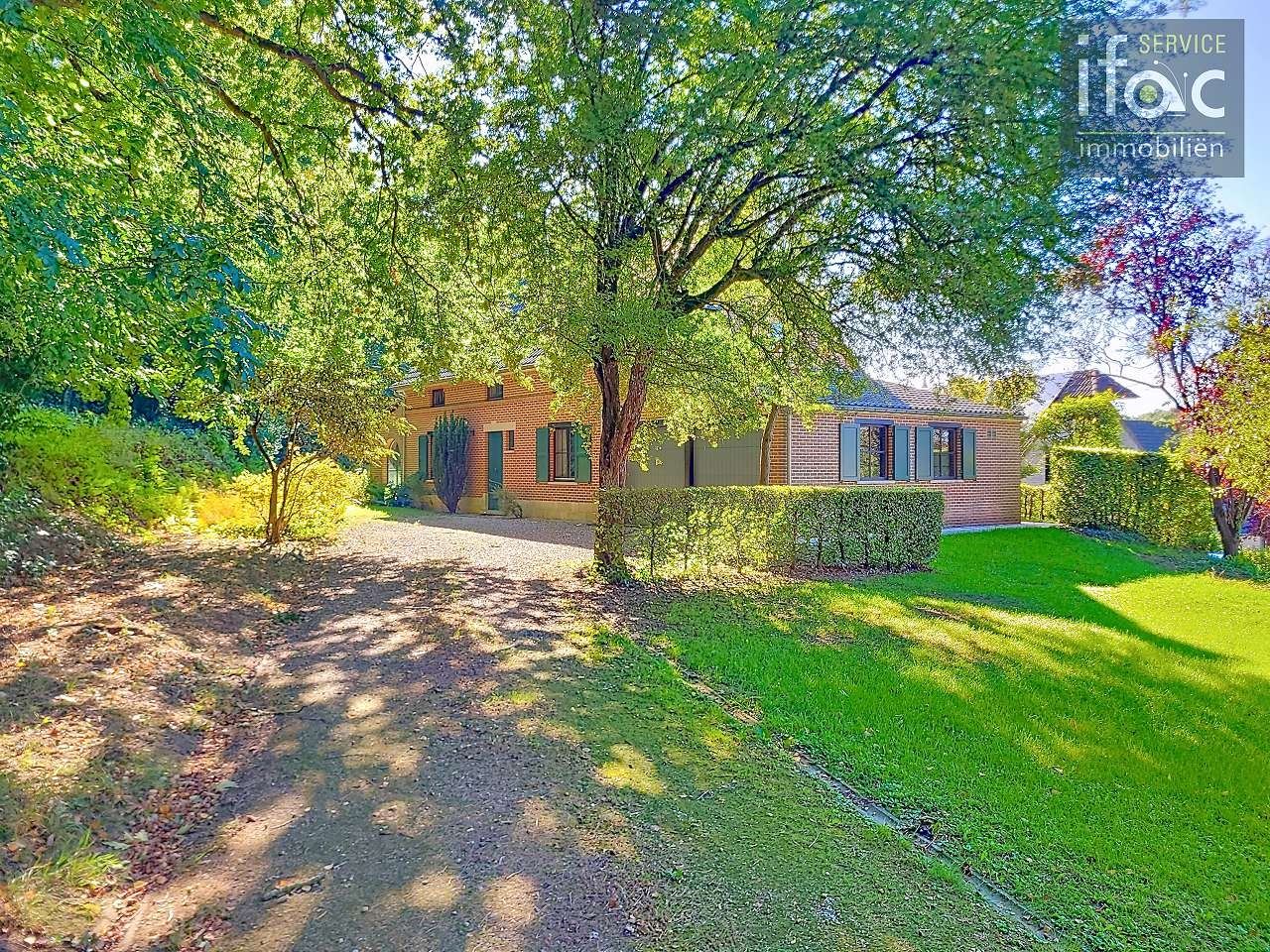 Idyllisch gelegen villa op ±33,40 are in hartje Eizer