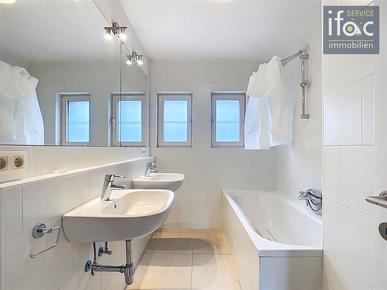 Gerenoveerde villa met 4 ruime slaapkamers