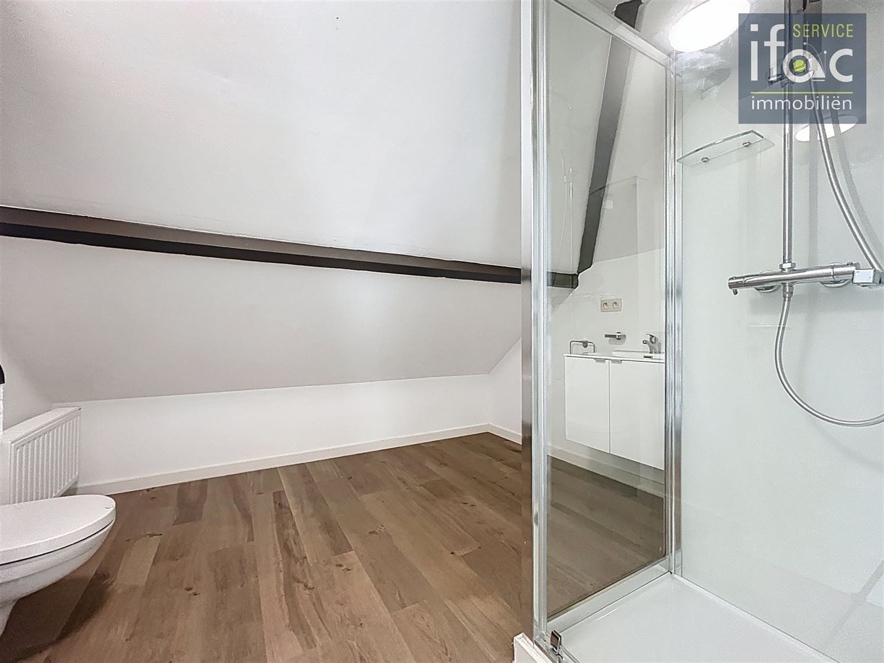 Uitstekend gelegen woning met 4 slaapkamers en 2 badkamers
