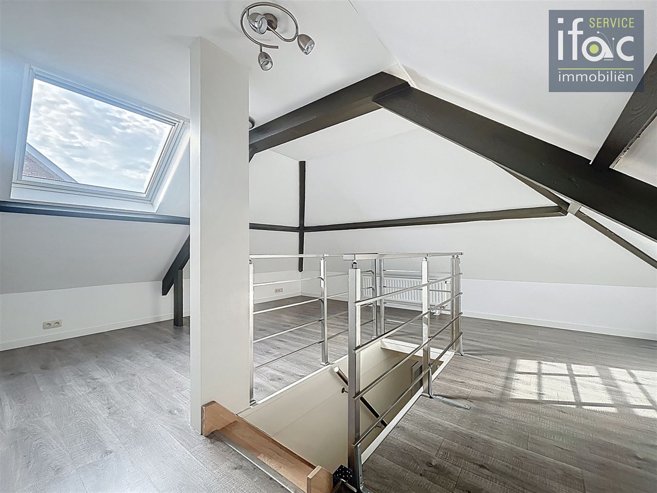 Uitstekend gelegen woning met 4 slaapkamers en 2 badkamers