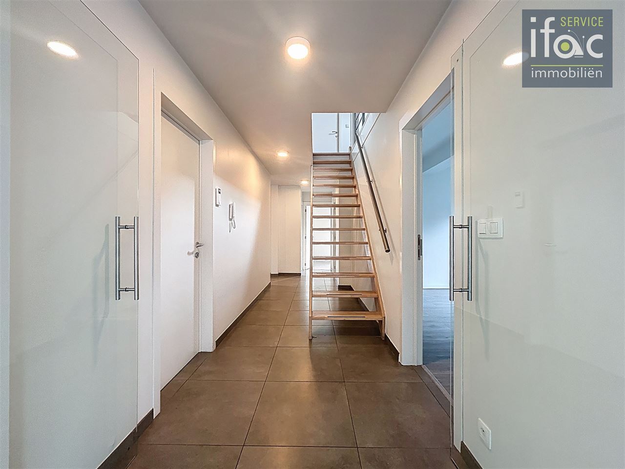 Uitstekend gelegen woning met 4 slaapkamers en 2 badkamers