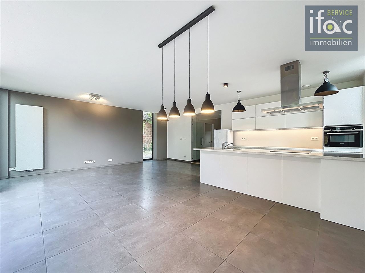 Uitstekend gelegen woning met 4 slaapkamers en 2 badkamers