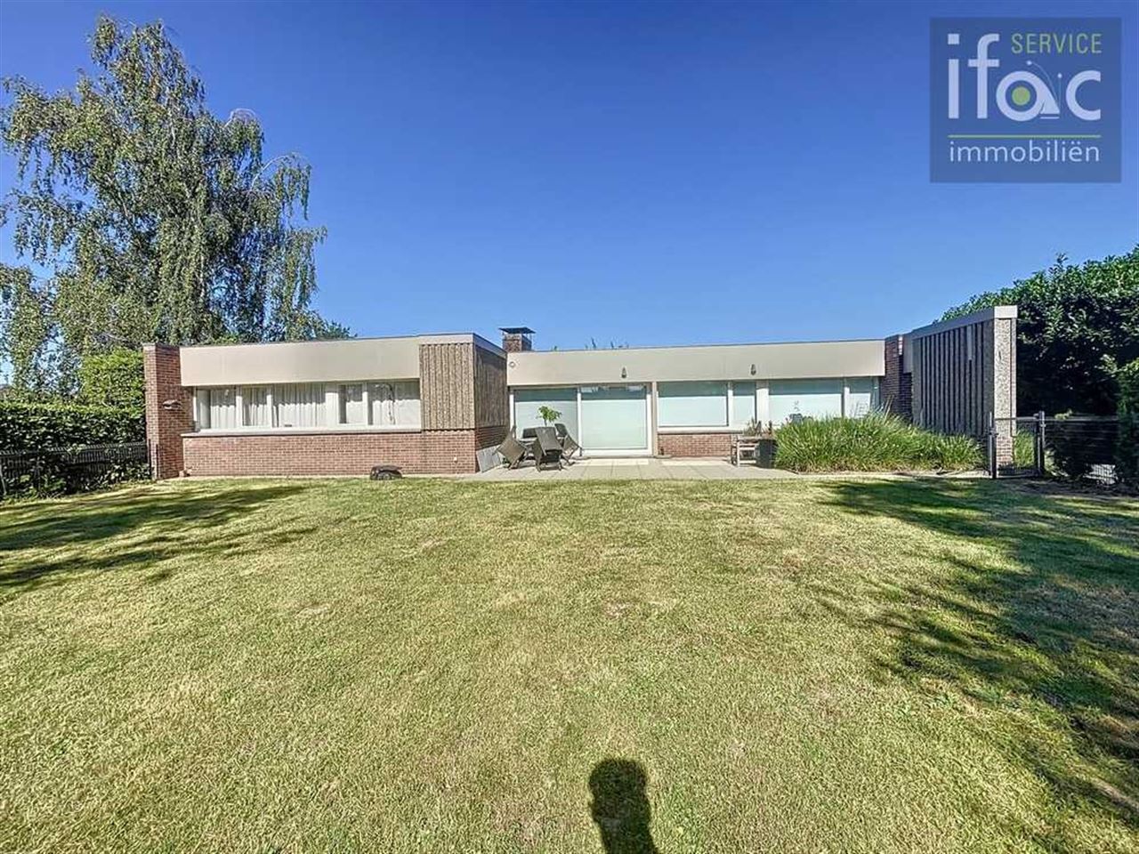 Luxurious bungalow with high-quality finishes and comfort