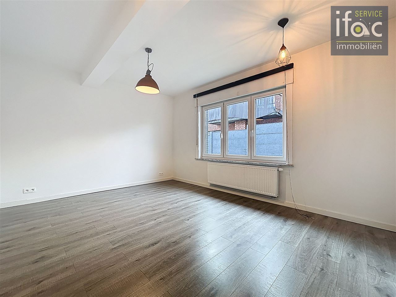 Uitstekend gelegen woning met 4 slaapkamers en 2 badkamers