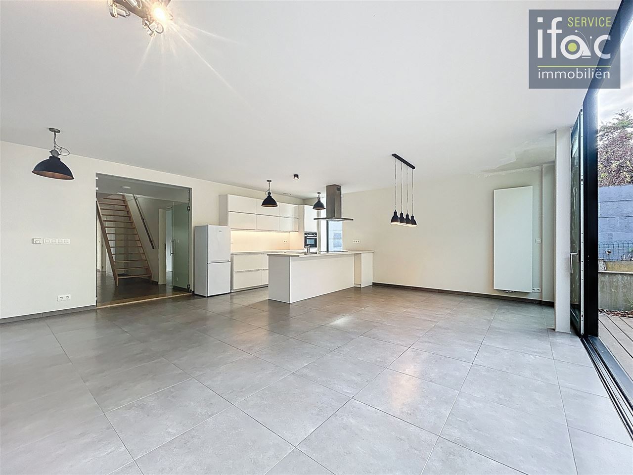 Uitstekend gelegen woning met 4 slaapkamers en 2 badkamers