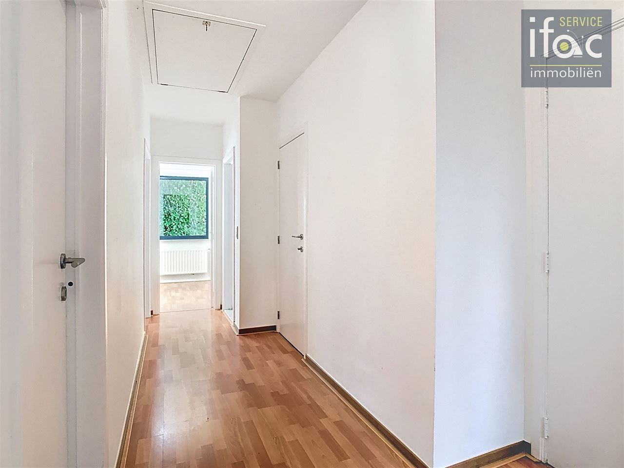 Bungalow with 4 bedrooms and a large garage