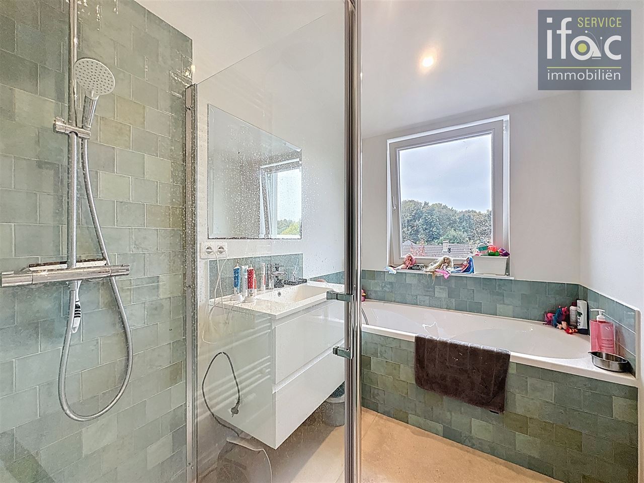 Fantastisch gerenoveerde rijwoning met 4 slaapkamers