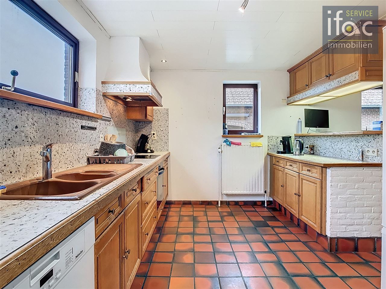 Huis met 4 slpks, 2 badk., tuin en garage