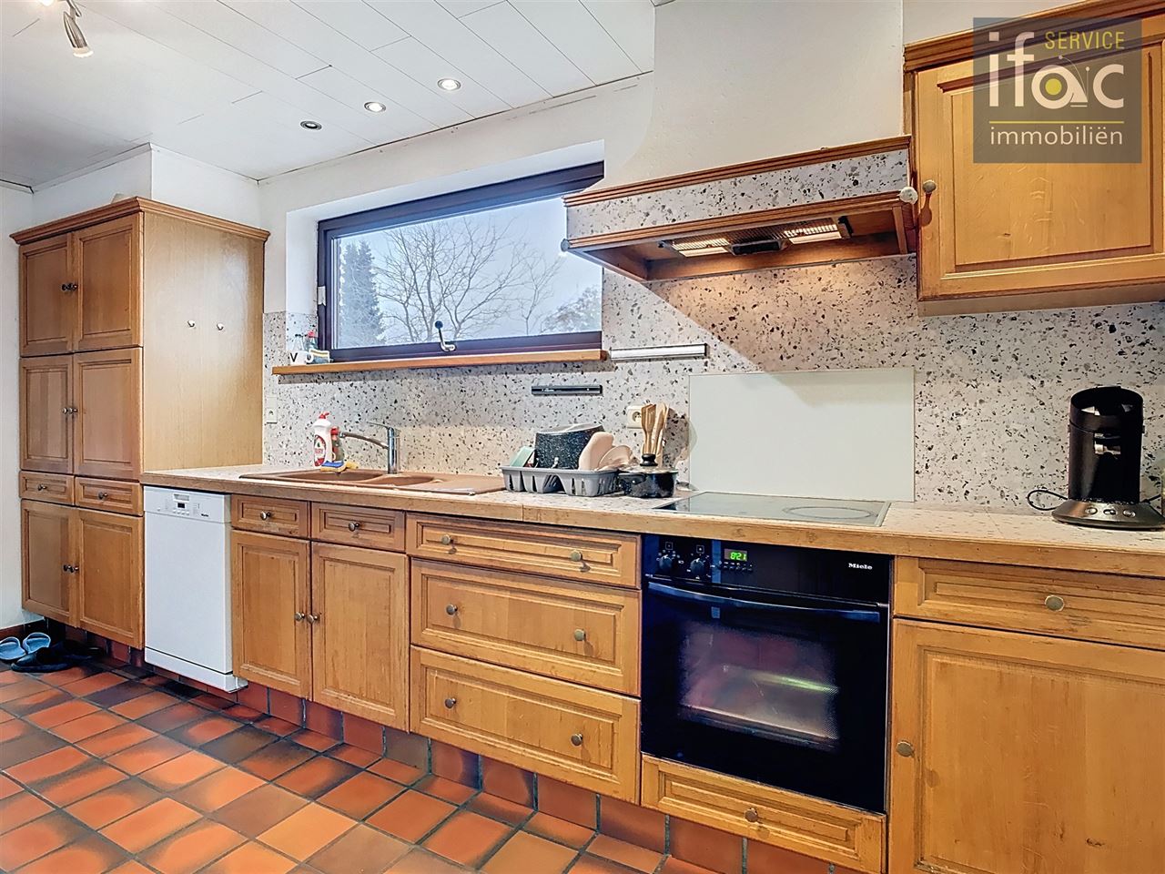 Huis met 4 slpks, 2 badk., tuin en garage