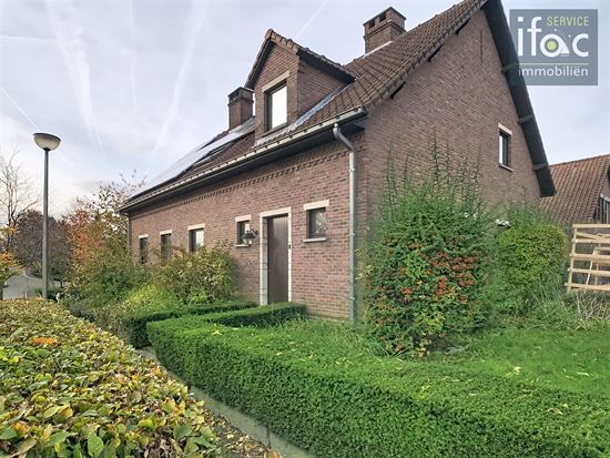 Huis met 4 slpks, 2 badk., tuin en garage