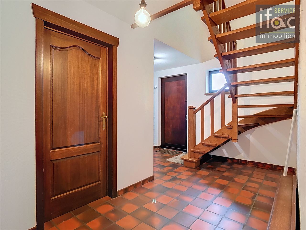 Huis met 4 slpks, 2 badk., tuin en garage