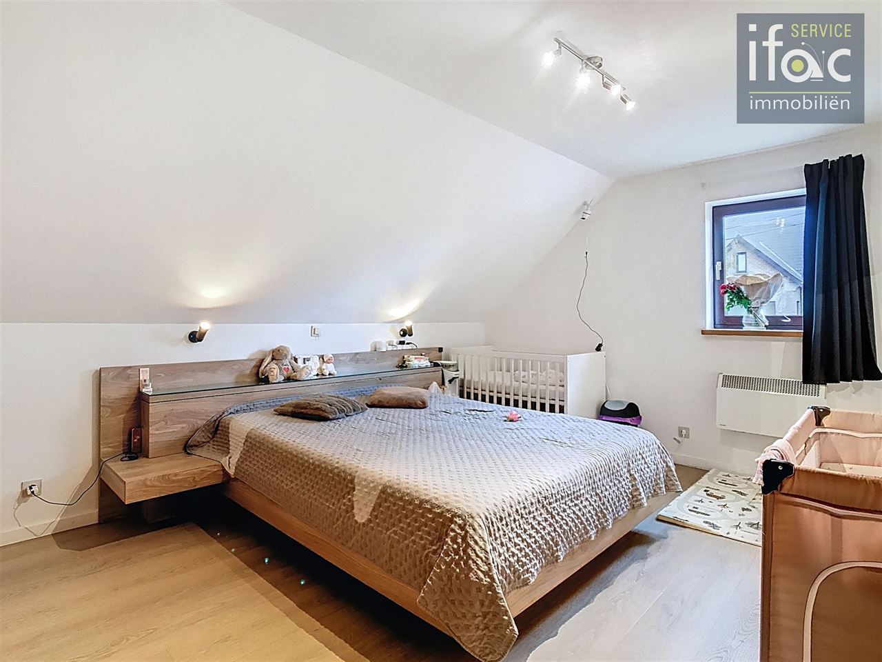 Huis met 4 slpks, 2 badk., tuin en garage