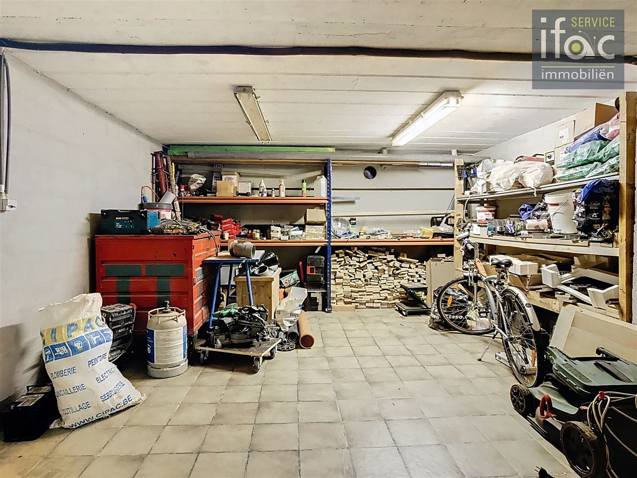 Huis met 4 slpks, 2 badk., tuin en garage