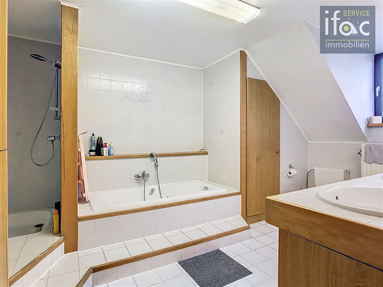 Huis met 4 slpks, 2 badk., tuin en garage