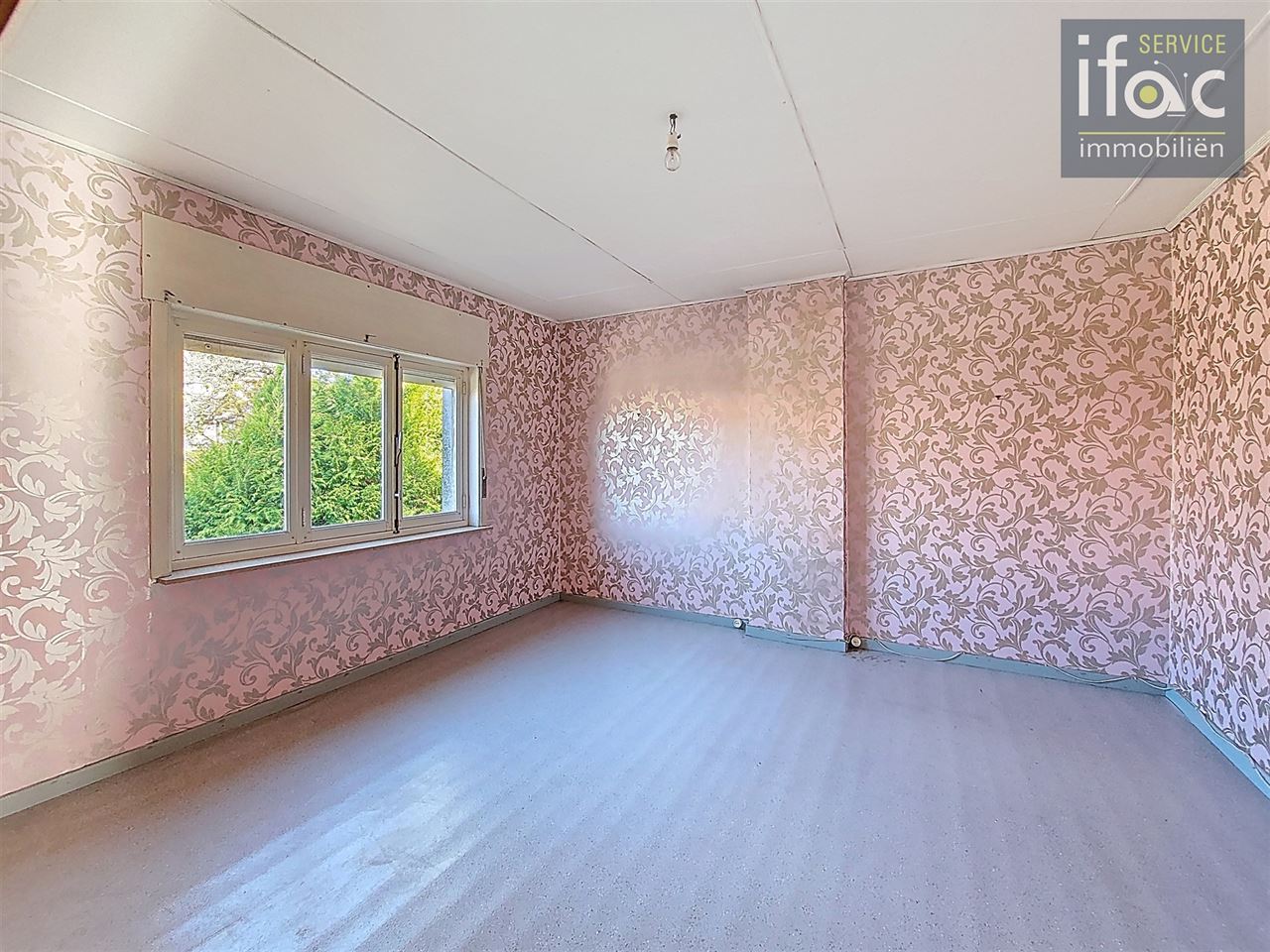 Fantastisch gelegen woning voor totaal renovatie op ±8a 18ca