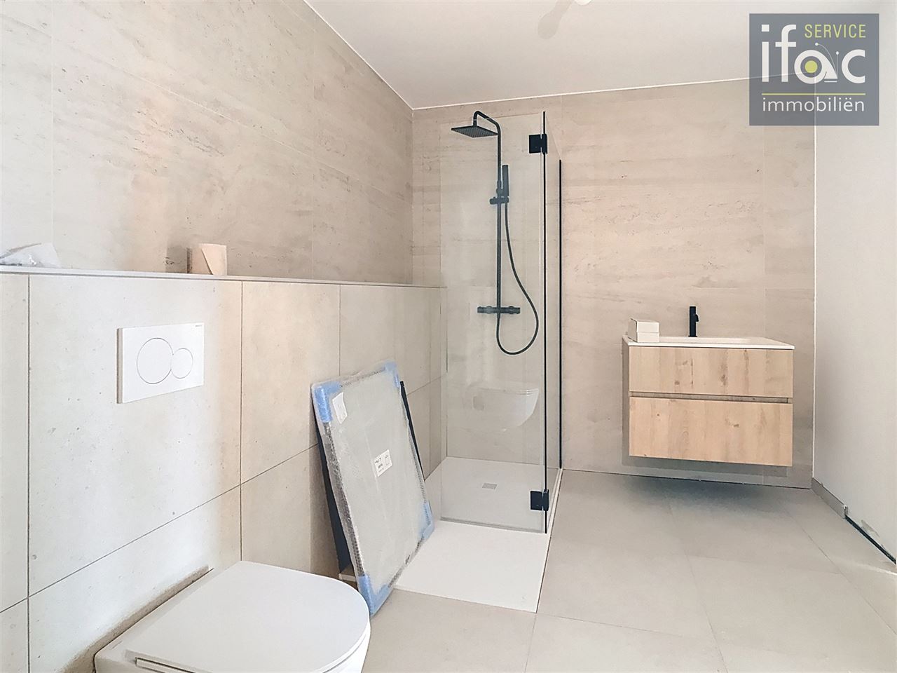 Nieuwbouwwoning met 4 slaapkamers, 2 badkamers en tuin.