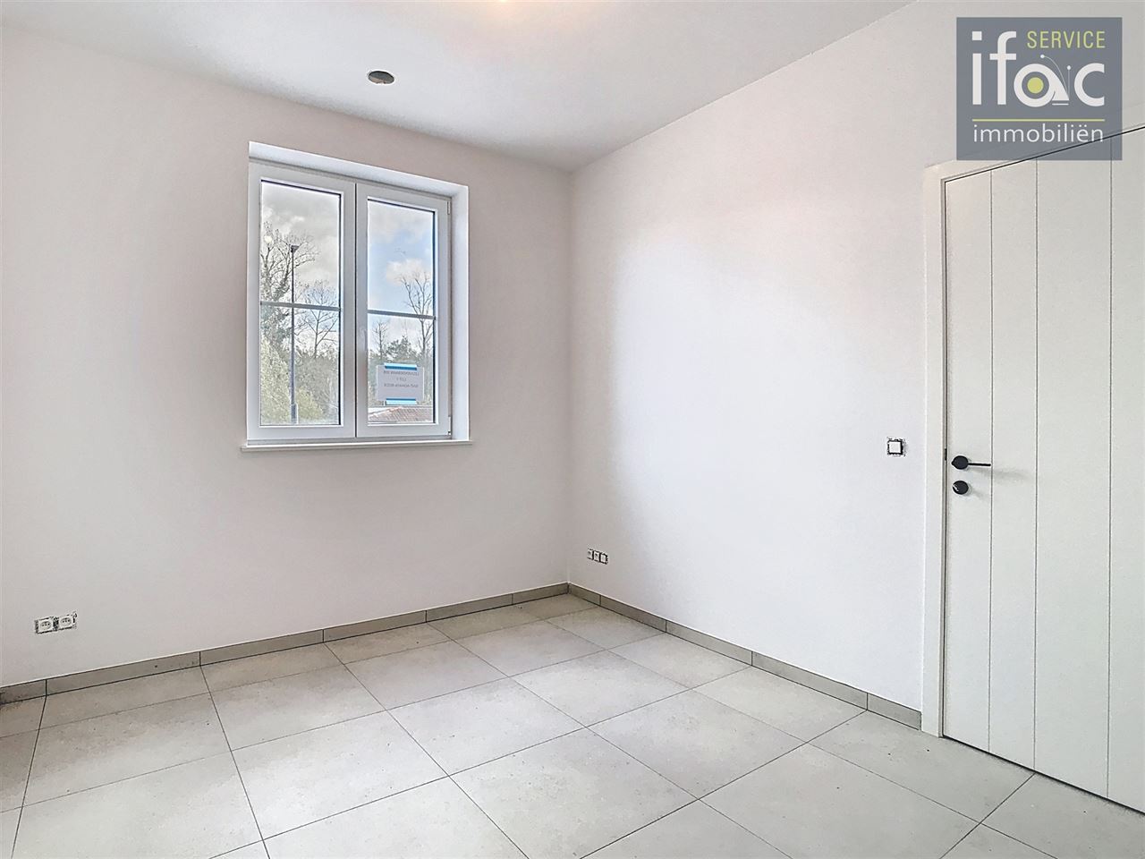 Nieuwbouwwoning met 4 slaapkamers, 2 badkamers en tuin.