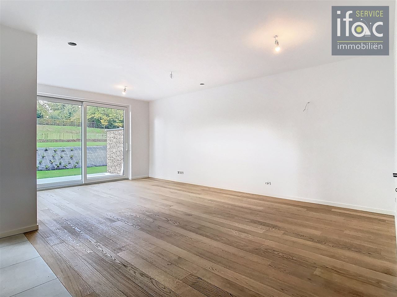 Nieuwbouwwoning met 4 slaapkamers, 2 badkamers en tuin.