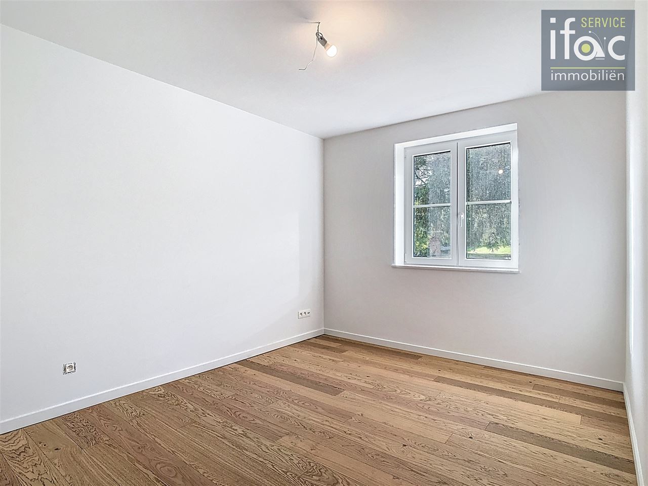 Nieuwbouwwoning met 4 slaapkamers, 2 badkamers en tuin.