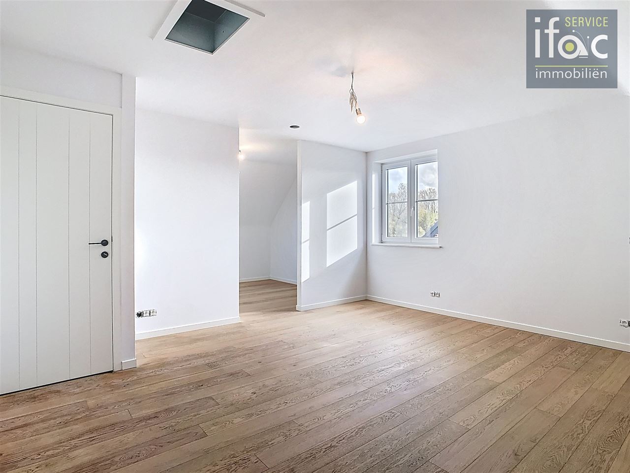 Nieuwbouwwoning met 4 slaapkamers, 2 badkamers en tuin.