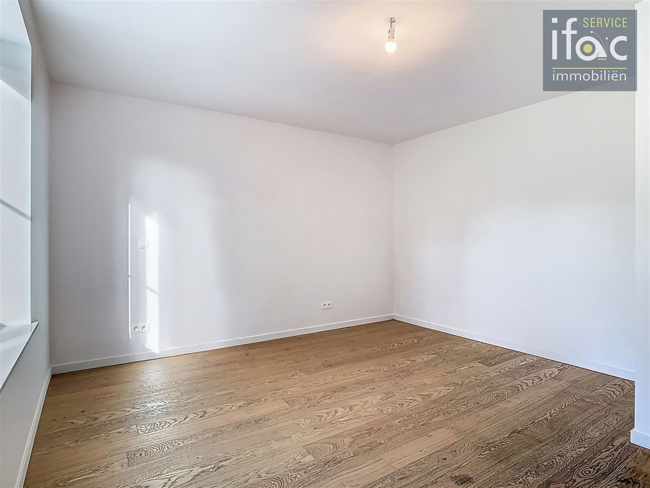 Nieuwbouwwoning met 4 slaapkamers, 2 badkamers en tuin.