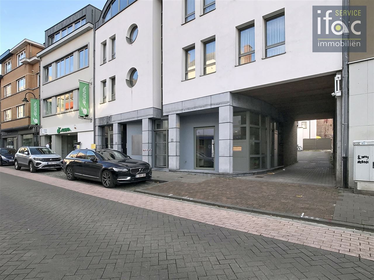 Commercial ground floor with parking.