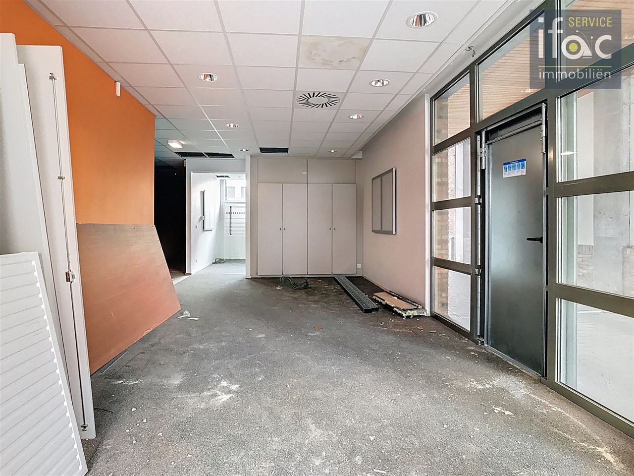 Commercial ground floor with parking.