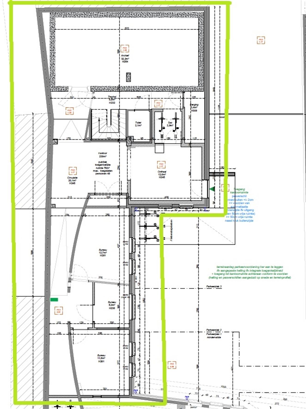Commerciële ruimte en bureaus (270 m²) met parking.