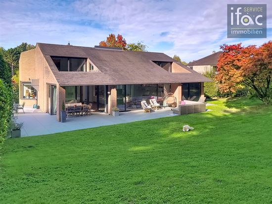 Exclusieve postmodernistische luxevilla grenzend aan bos