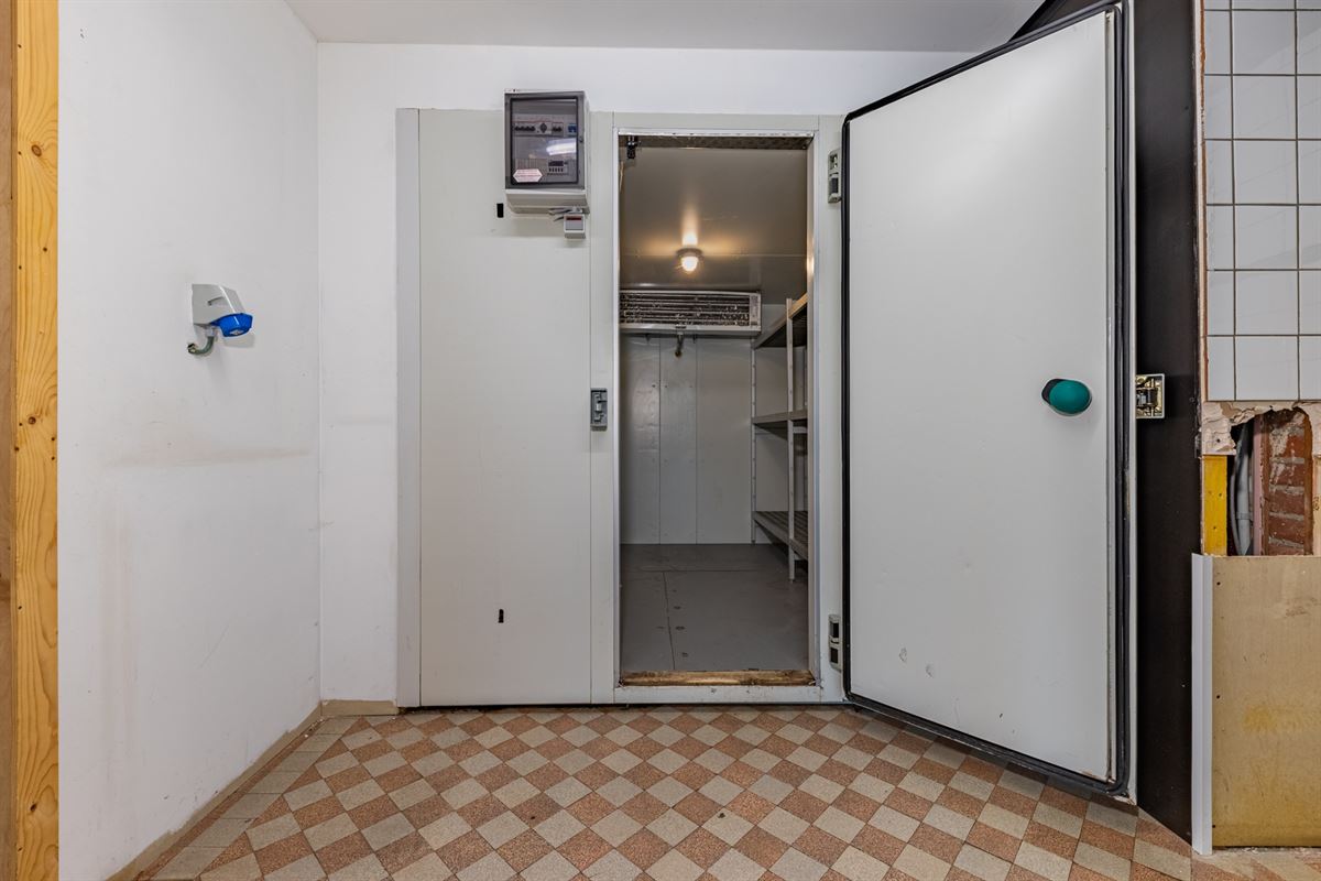 Hamoir - à vendre -Rez commercial et duplex avec jardin