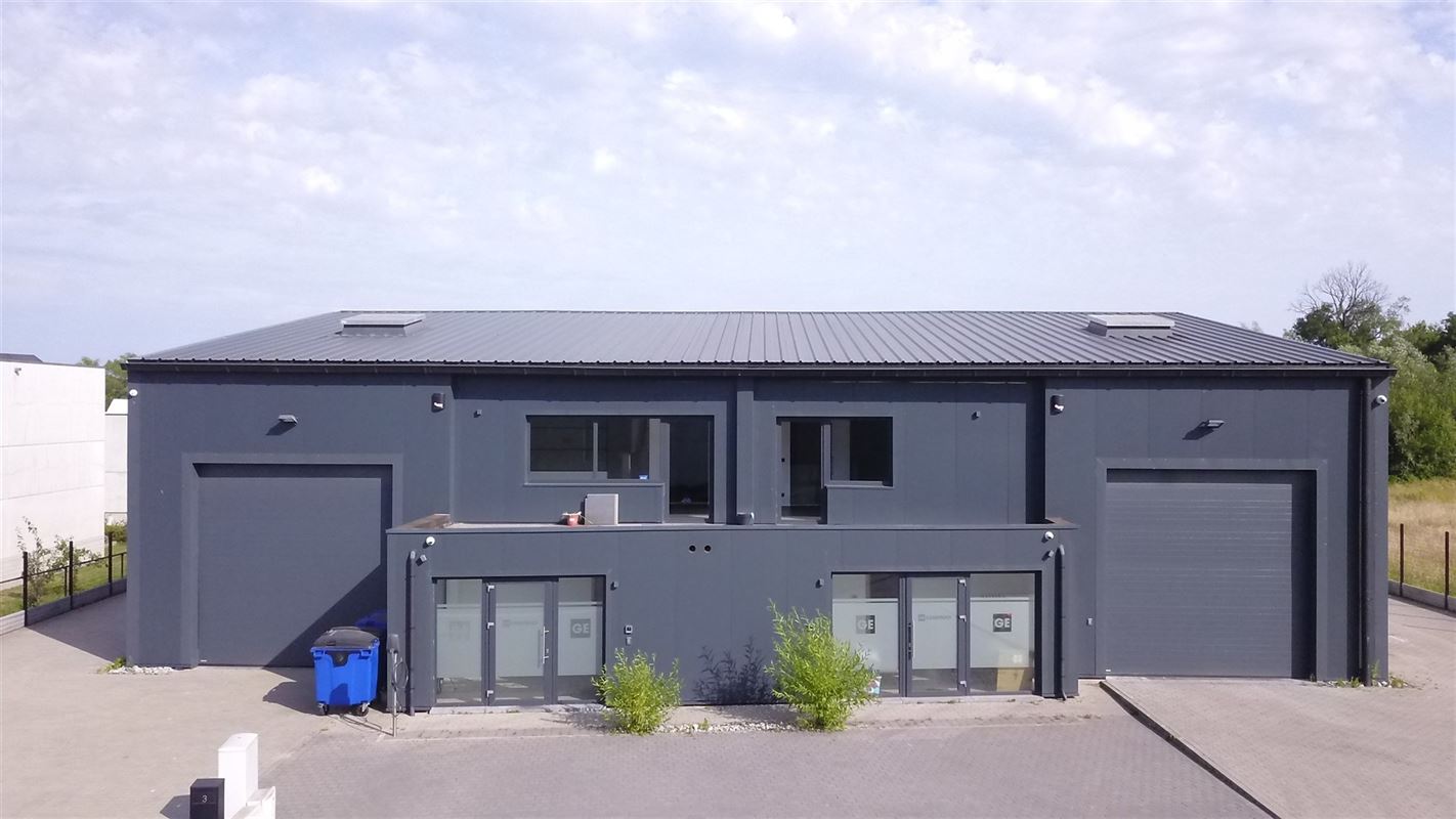 Entrepôt de 160 m² avec bureaux et espaces polyvalents
