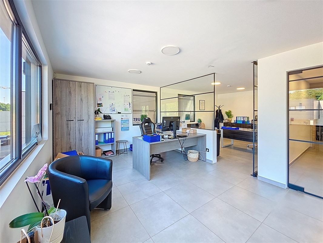 Entrepôt de 160 m² avec bureaux et espaces polyvalents