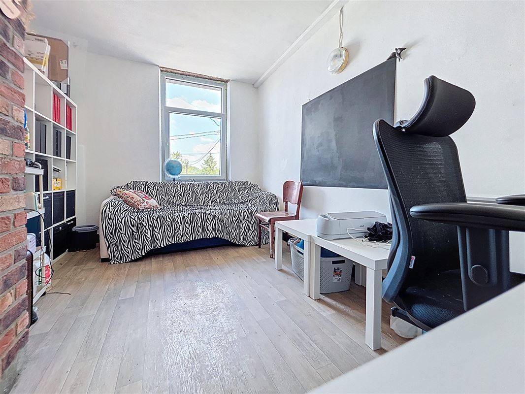 Maison 3 façades partiellement rénovée avec jardin
