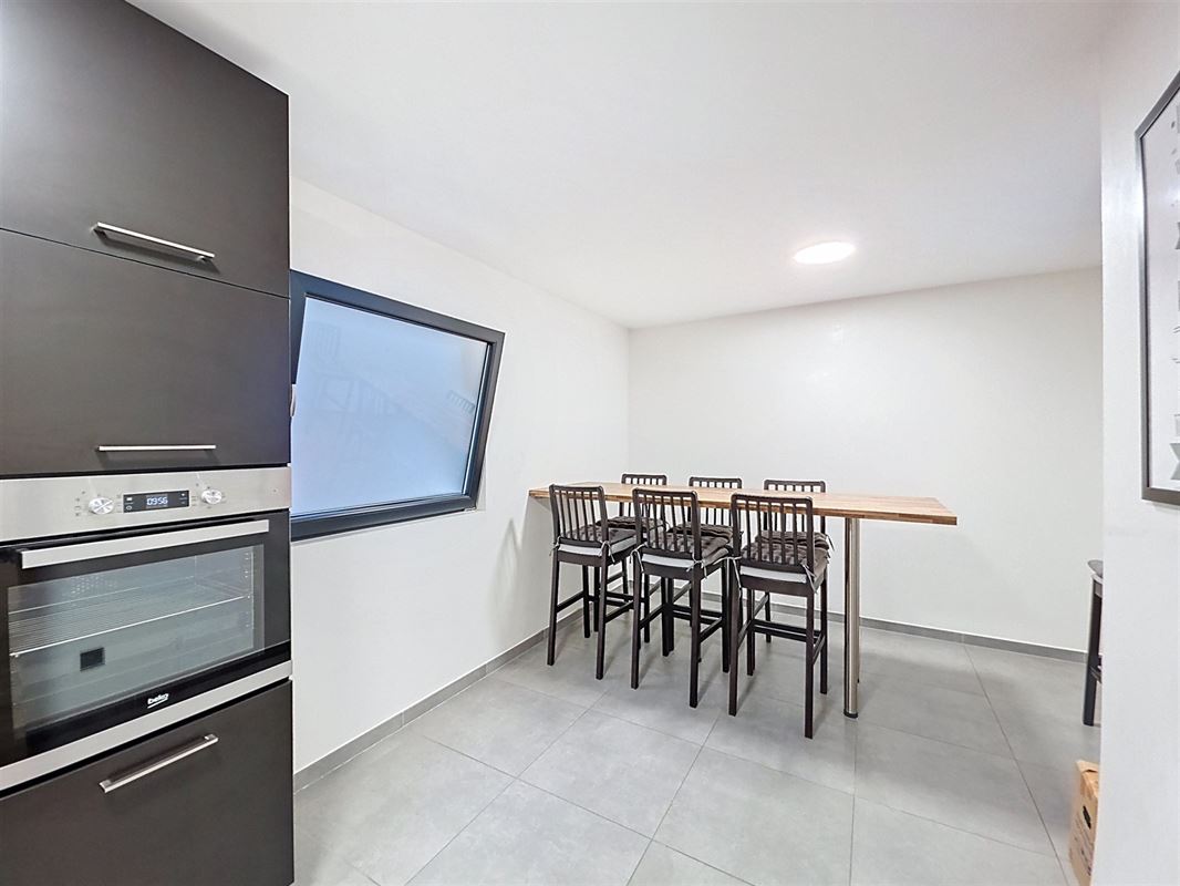 Entrepôt de 160 m² avec bureaux et espaces polyvalents