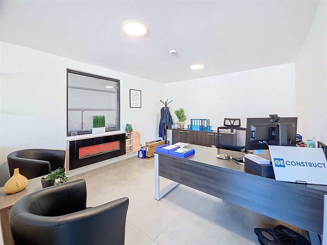 Entrepôt de 160 m² avec bureaux et espaces polyvalents