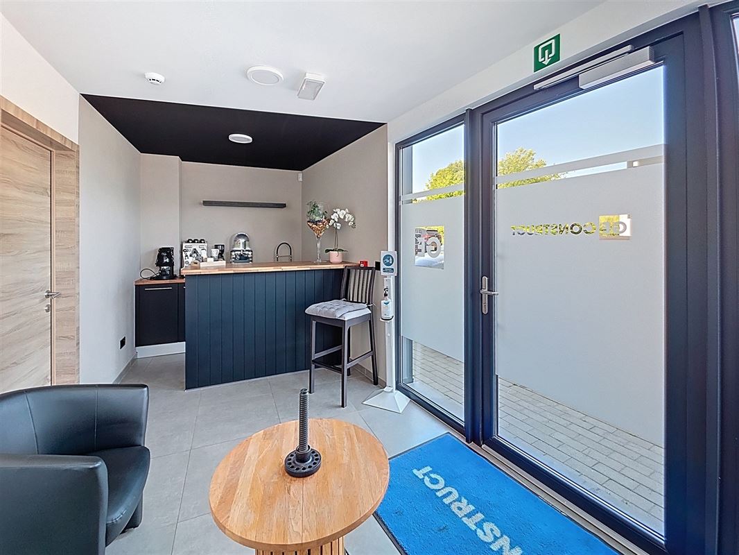 Entrepôt de 160 m² avec bureaux et espaces polyvalents