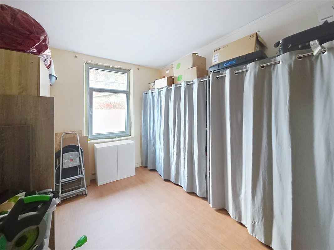 Maison 3 façades partiellement rénovée avec jardin
