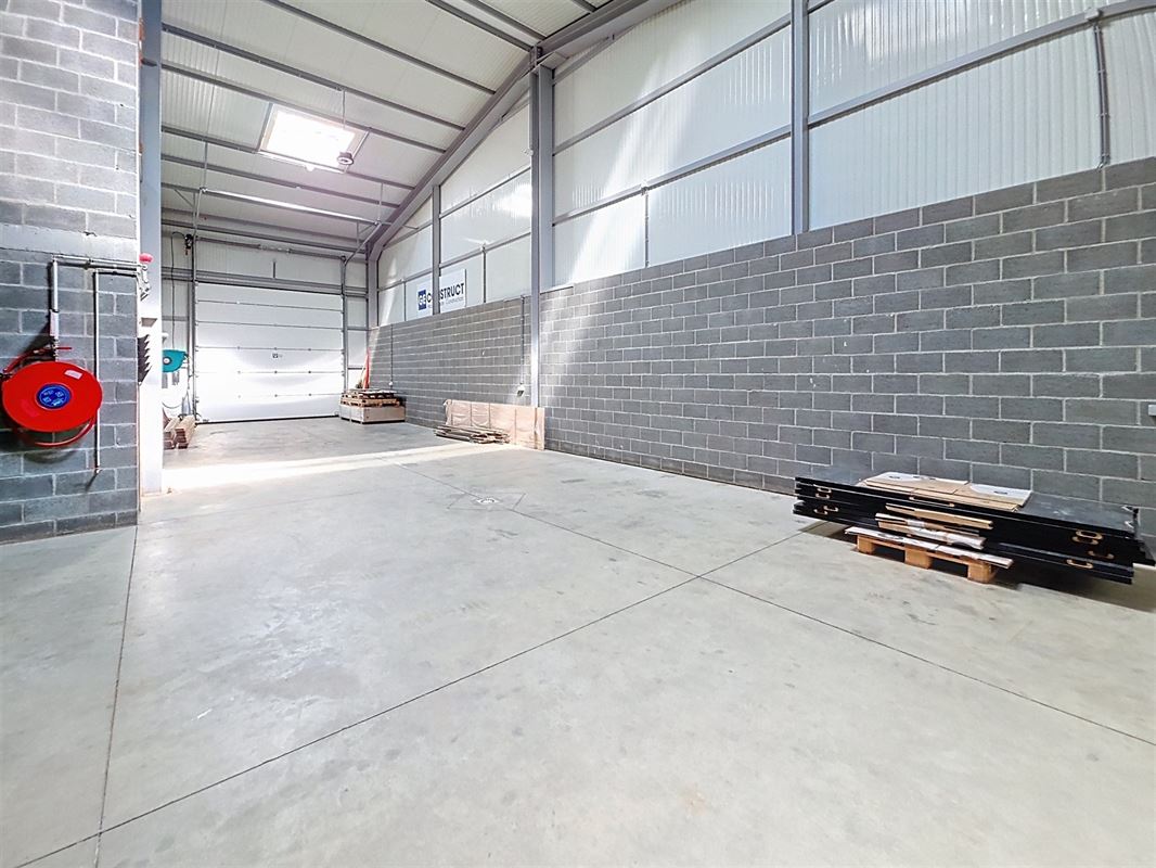 Entrepôt de 160 m² avec bureaux et espaces polyvalents
