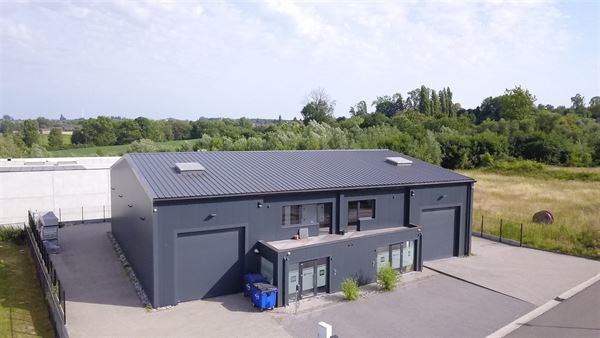 Entrepôt de 160 m² avec bureaux et espaces polyvalents