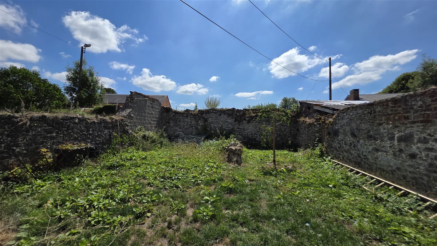 Maison 3 façades partiellement rénovée avec jardin