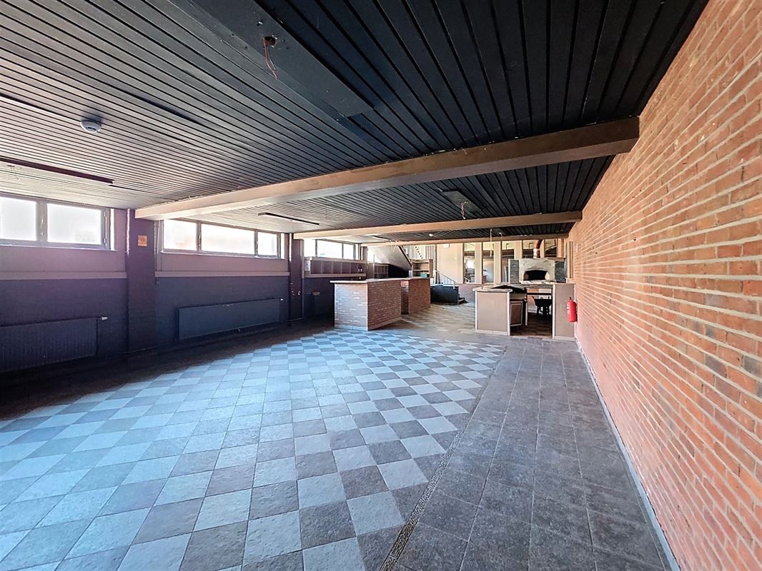 Ensemble immobilier polyvalent