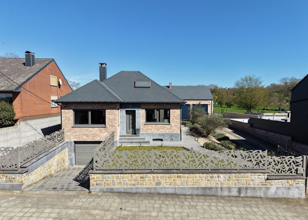 Villa rénovée avec entrepôt