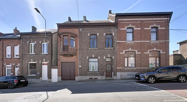 Spacieuse maison à rénover avec garage et jardin