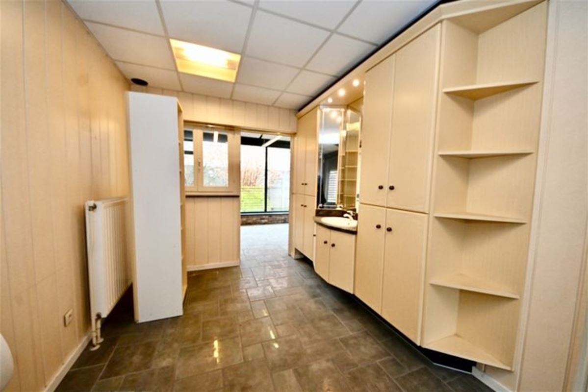 Te renoveren woning met 3 slaapkamers.