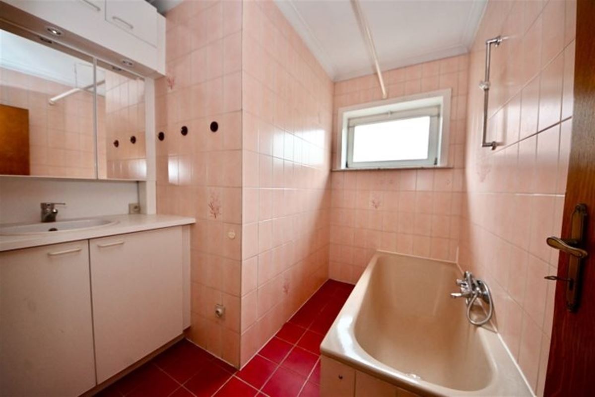 Te renoveren woning met 3 slaapkamers.