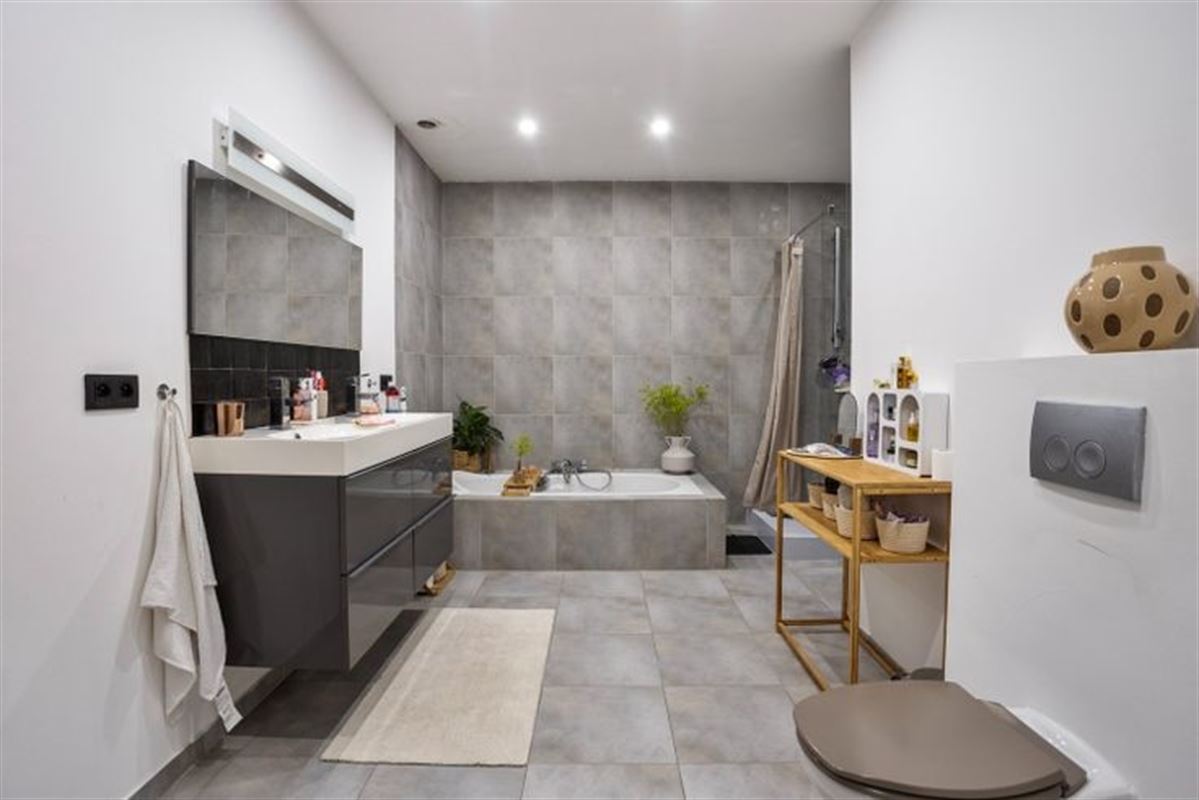 Instapklaar appartement met 2 slaapkamers en groot terras. 