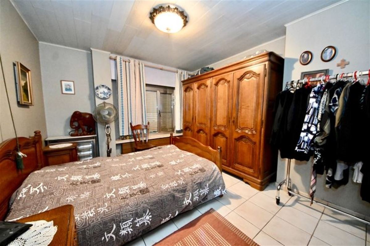 Te renoveren laagbouw met 3 slaapkamers, tuin en garage. 