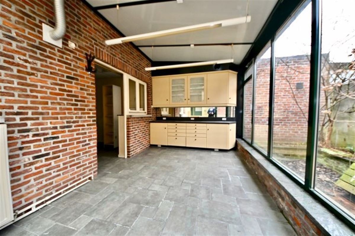 Te renoveren woning met 3 slaapkamers.